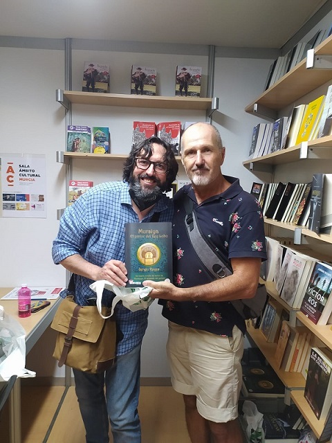 Fotos de los eventos de la feria del libro de Murcia: Firmando en la caseta de El Corte Inglés (sábado 9 octubre) con Miguel Ángel
