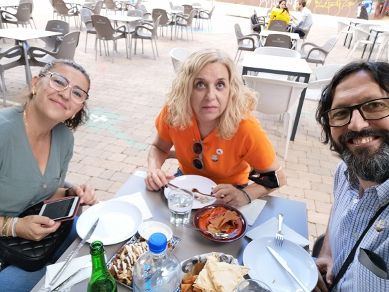 Momenticos de la feria: comiendo libanés (Fotos de los eventos en la Feria del libro 2021)