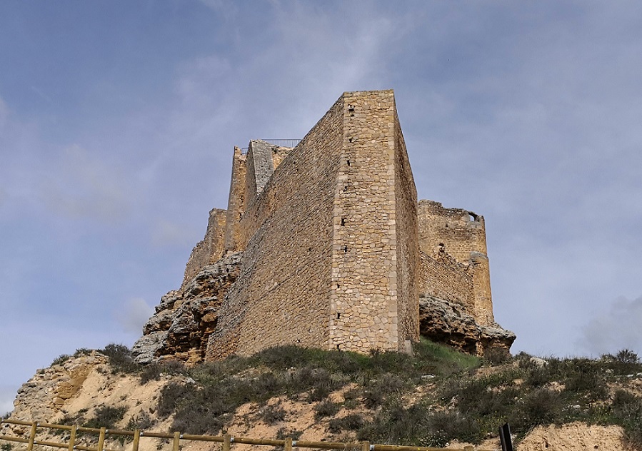 Exterior 2 del castillo de Zorita, donde se encontraron Alfonso VII y Muhammad ibn Mardanish en febrero de 1149 - Efemérides del Rey Lobo 2