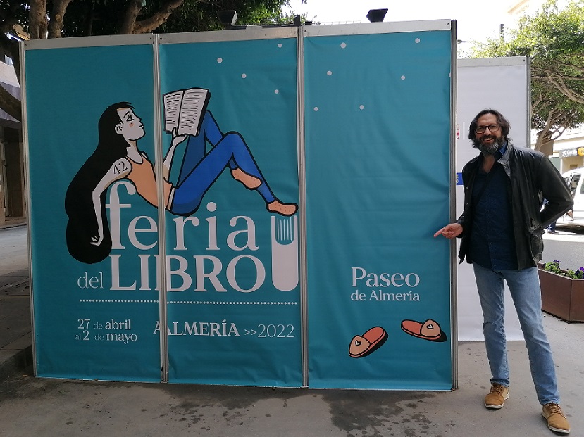 Sergio Reyes recién llegado a la Feria del libro de Almería