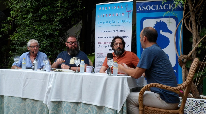 Otra de las fotos de los eventos del verano 2022: Sergio Reyes en la mesa redonda de literatura histórica de La Mar de Libros; foto de la organización