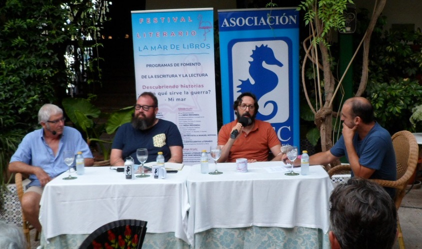 Una de las fotos de los eventos del verano 2022: mesa redonda de literatura histórica de La Mar de Libros; tiene la palabra Sergio Reyes