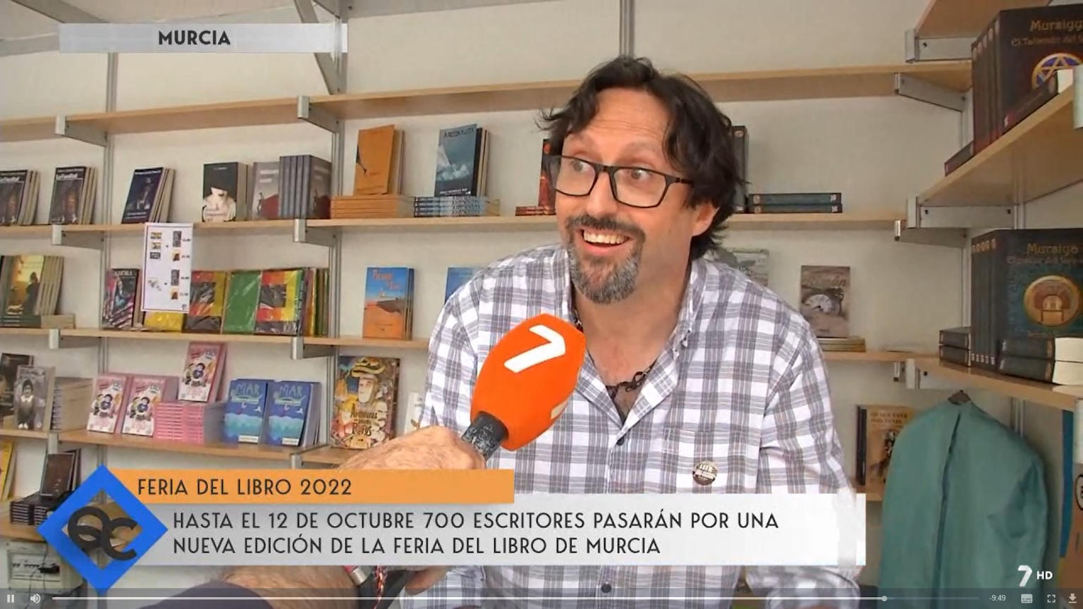 Sergio Reyes en 7TV Región de Murcia, hablando de "Mursiya. El pintor del Rey Lobo" en la Feria del libro de Murcia 2022 Quédate Conmigo 7 de octubre de 2022, dossier de prensa 2022