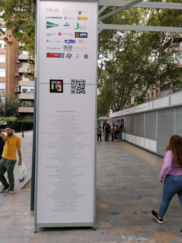 Columna con el listado de expositores de las casetas de la Feria del libro de Murcia 2022