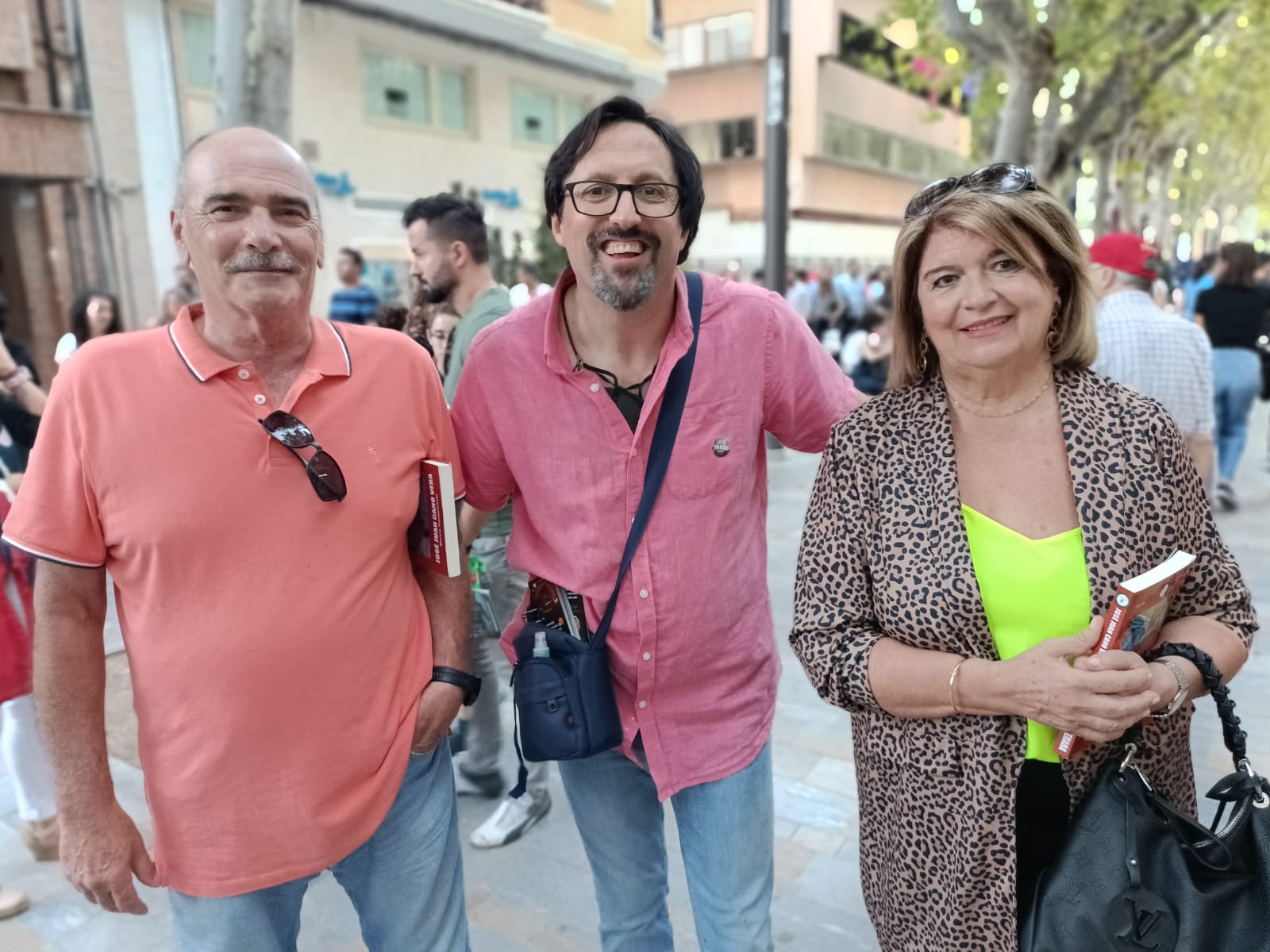 Sergio Reyes con amigos en la Feria del libro de Murcia 2022