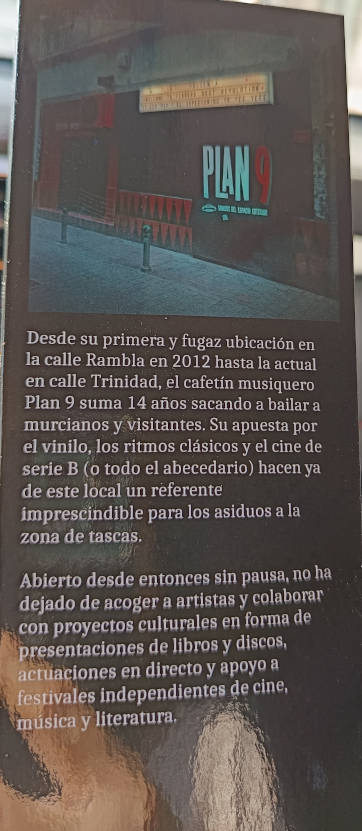 Solapa delantera de la antología NOCTÍVAGA CANCIÓN que contiene el relato de Sergio Reyes NO TEMAS A LOS MUERTOS